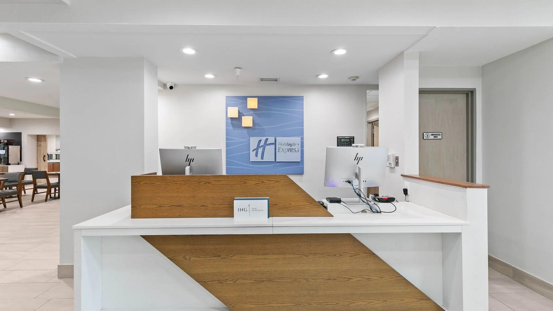 Holiday Inn Express Fairhope-Point Clear — Sale in Fairhope, AL, photo 3 of 5
