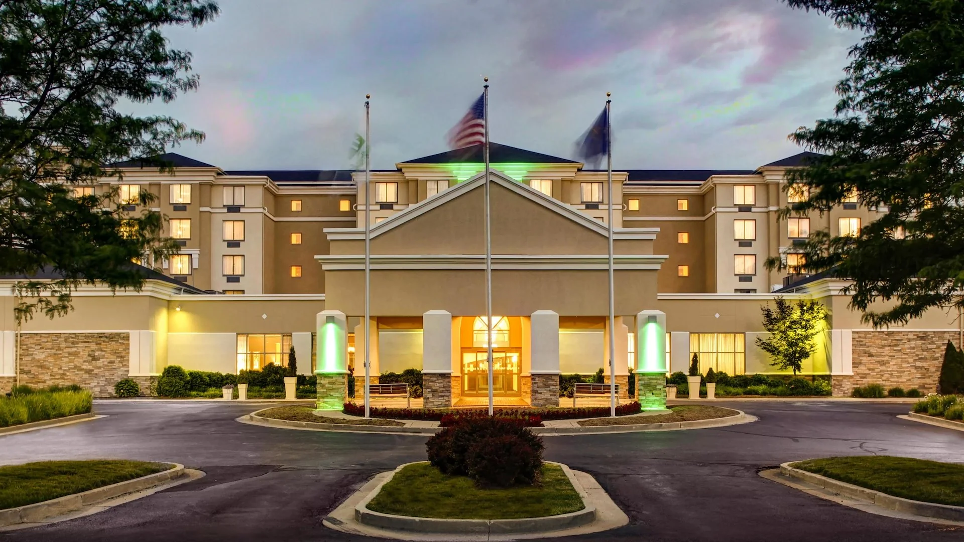 Holiday Inn Indianapolis Carmel by IHG — Sale in Carmel, IN, photo 1 of 6