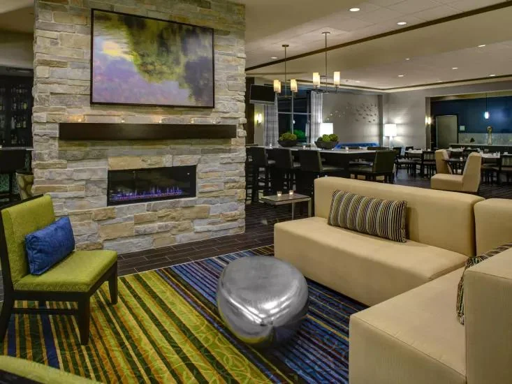 Holiday Inn Indianapolis Carmel by IHG — Sale in Carmel, IN, photo 3 of 6
