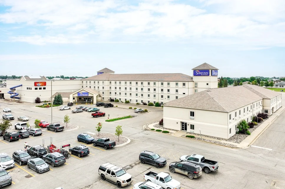 Auction Sleep Inn Suites Conference Center And Water Park - hospitality for sale in minot, ND