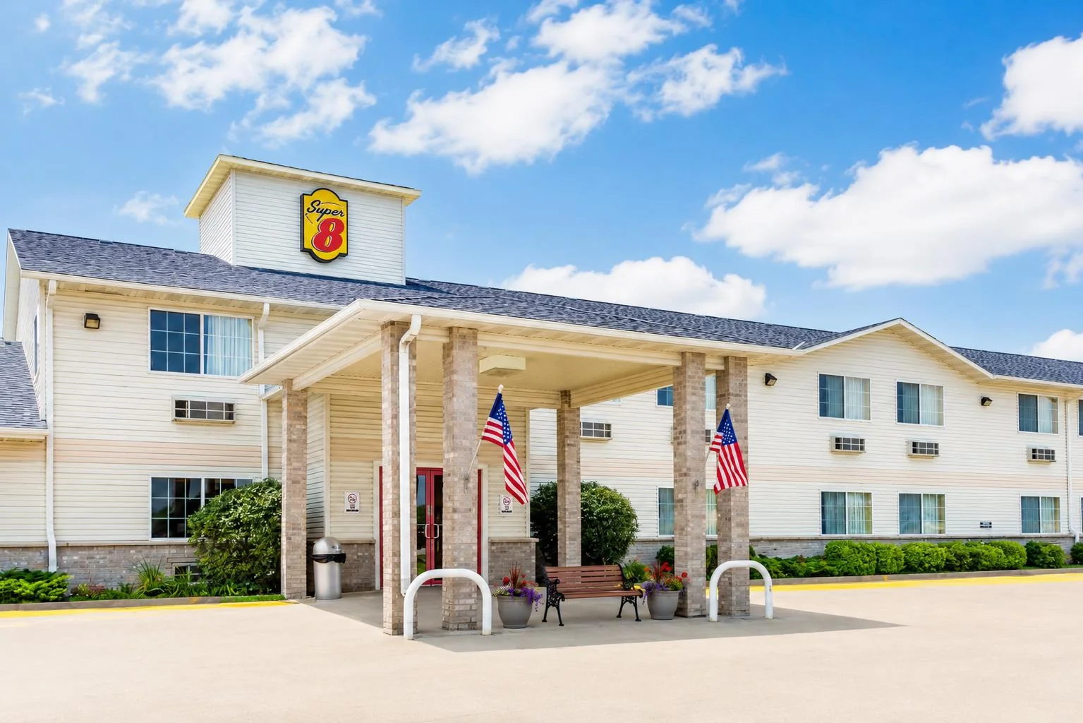 Super 8 Clarinda — Sale in Clarinda, IA, photo 1 of 8