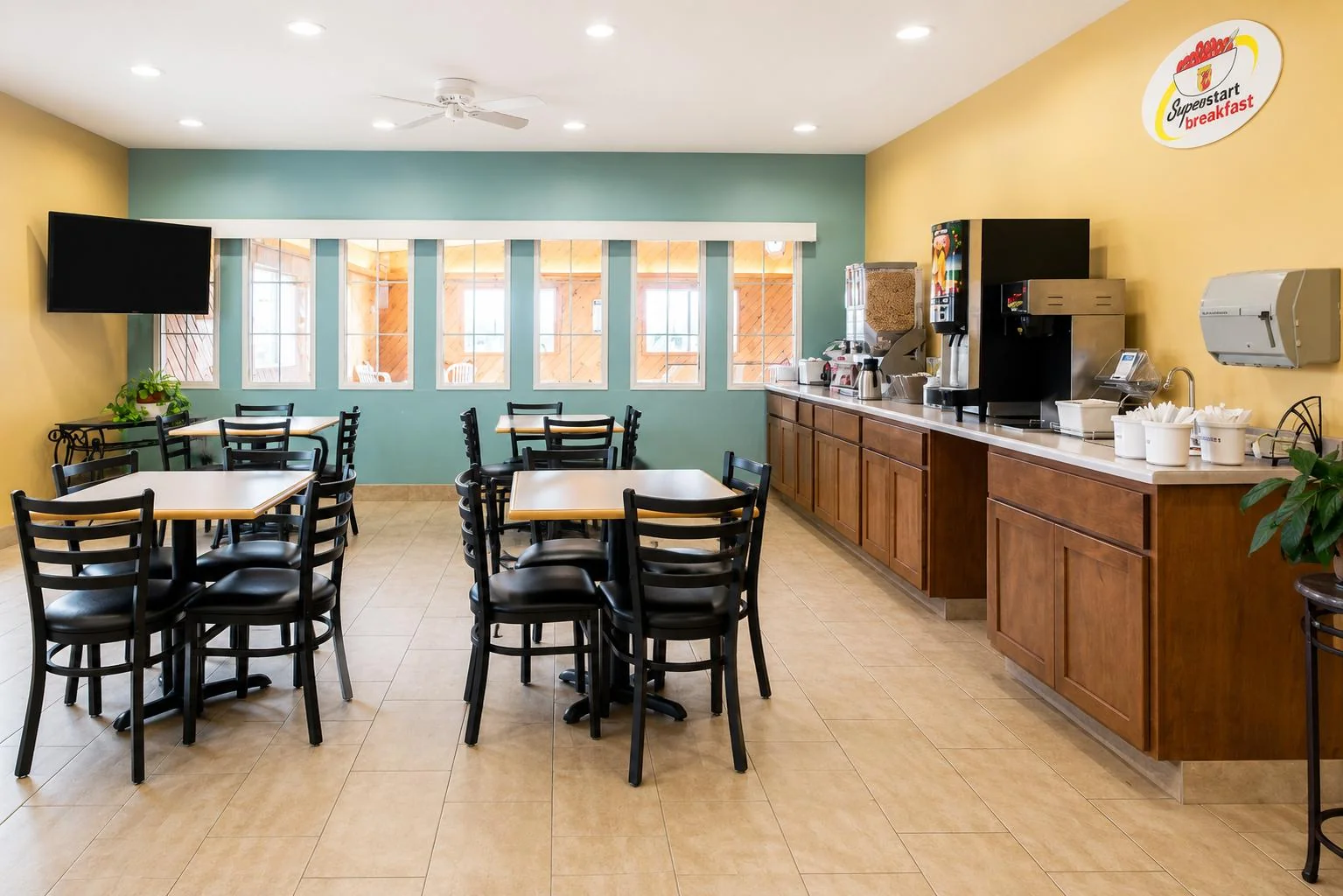 Super 8 Clarinda — Sale in Clarinda, IA, photo 2 of 8