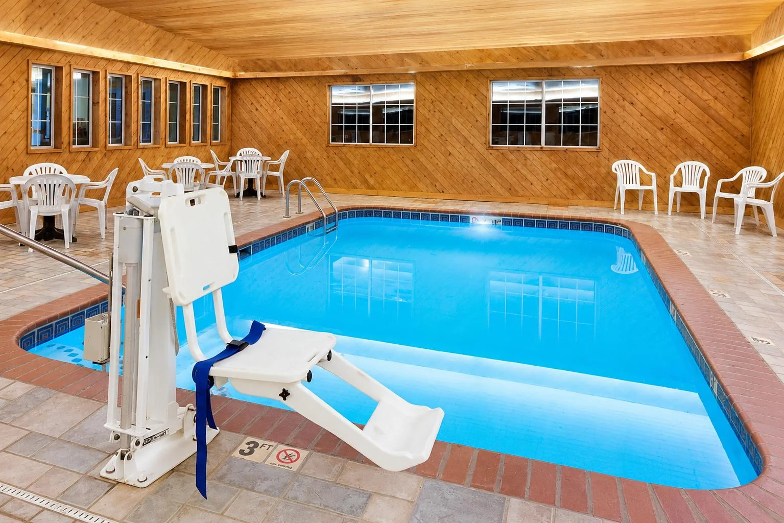 Super 8 Clarinda — Sale in Clarinda, IA, photo 3 of 8