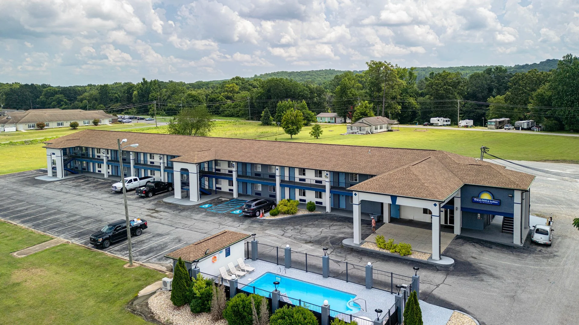 Days Inn Hamilton — Sale in Hamilton, AL, photo 1 of 3
