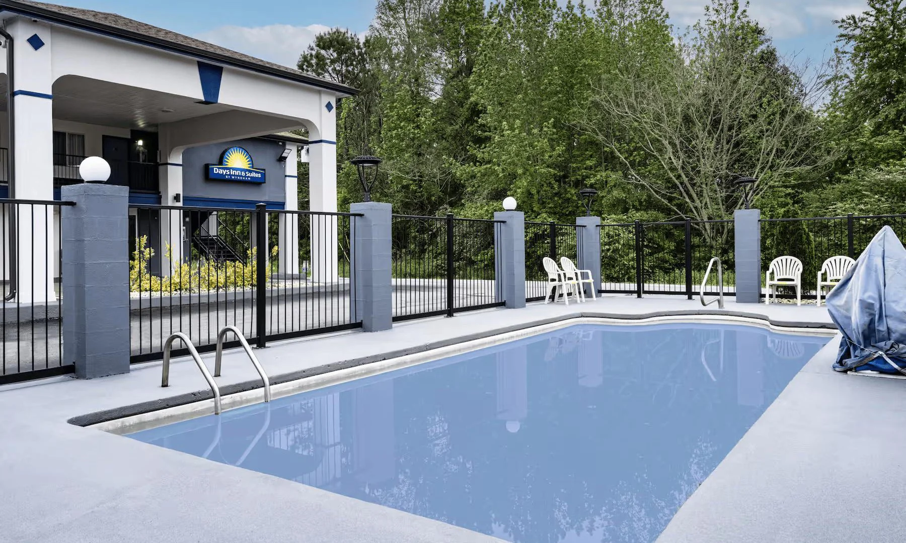 Days Inn Hamilton — Sale in Hamilton, AL, photo 2 of 3