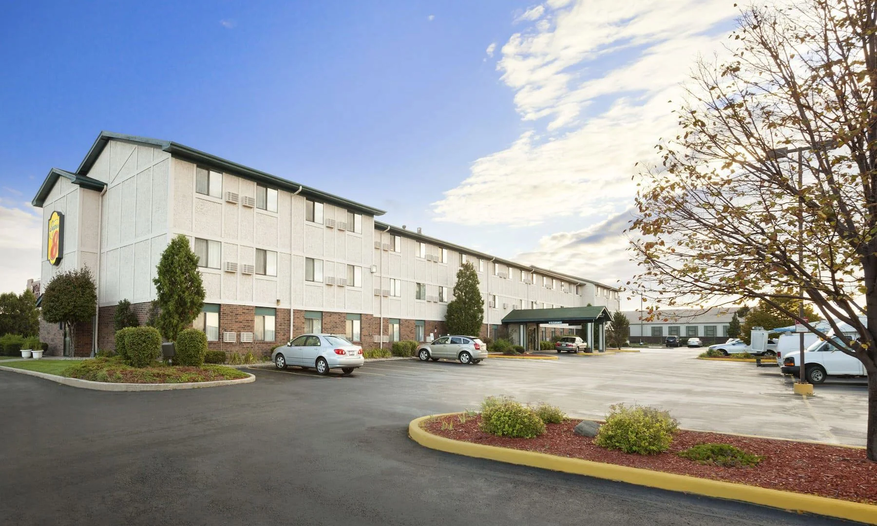 Super 8 by Wyndham Milwaukee Airport — Sale in Milwaukee, WI, photo 1 of 3