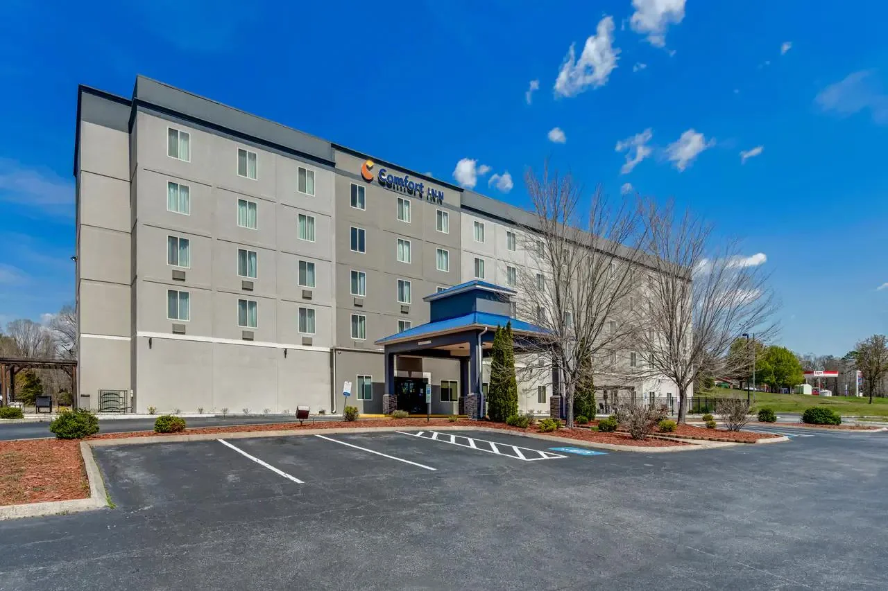 Comfort Inn Thomasville — Sale in Thomasville, NC, photo 1 of 5