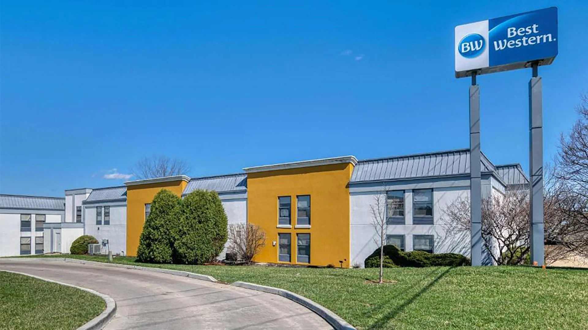 Best Western Batesville — Sale in Batesville, IN, photo 1 of 5