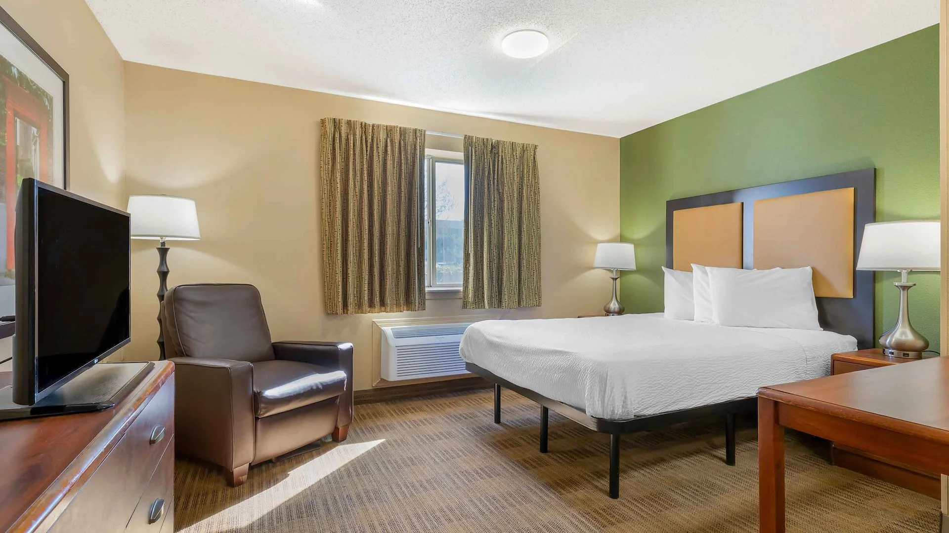Extended Stay America - Tulsa - Midtown — Sale in Tulsa, OK, photo 2 of 6