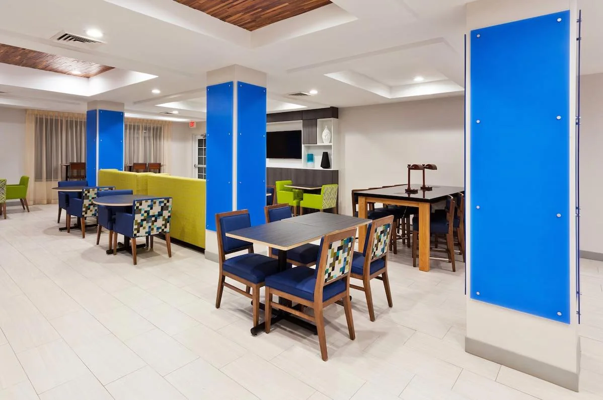 Holiday Inn Express & Suites Dothan — Sale in Dothan, AL, photo 4 of 5