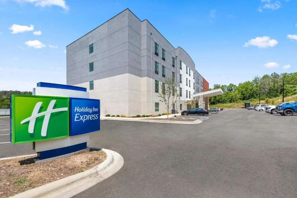 Holiday Inn Express — Sale in Asheville, NC, photo 1 of 5