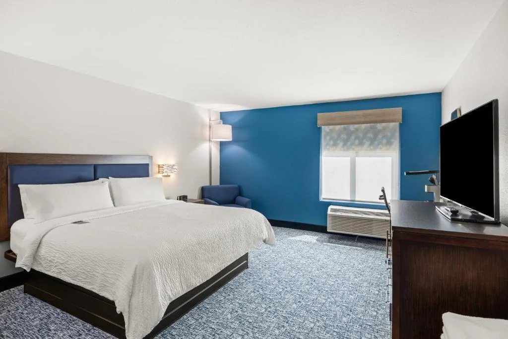 Holiday Inn Express — Sale in Asheville, NC, photo 4 of 5