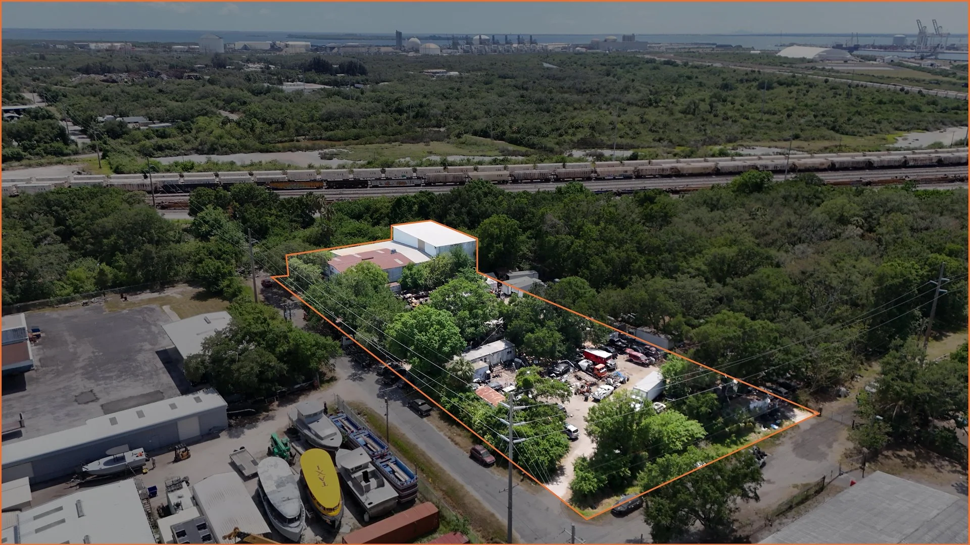 8,790 SF Warehouse | Manufacturing Zoning | 1.38 AC — Sale in Tampa, FL, photo 3 of 8