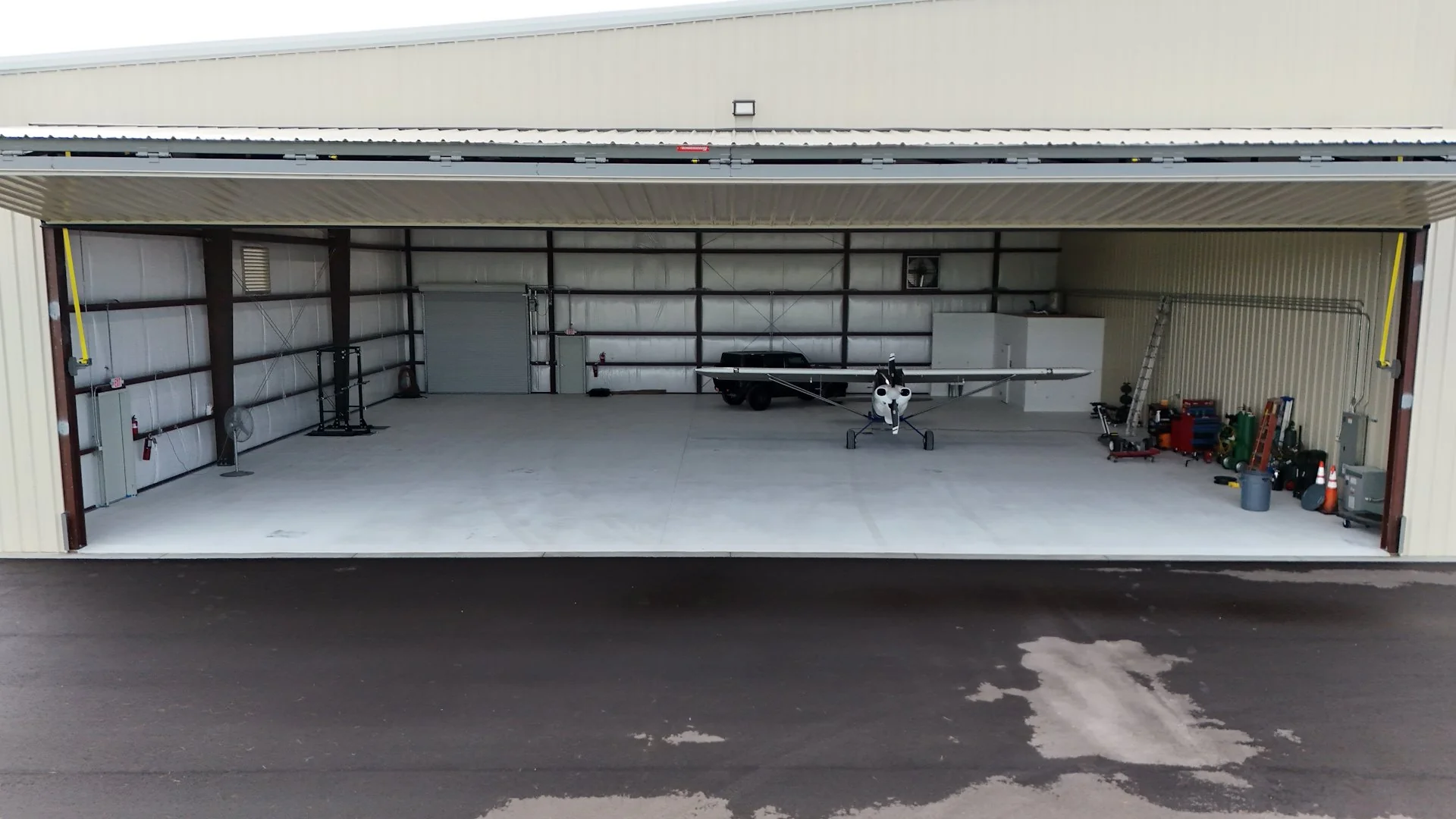 6,000 SF Hangar | Tampa Exec. Airport | For Sale/Lease — Sale in Tampa, FL, photo 5 of 5