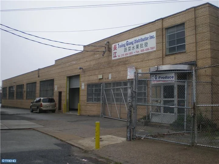 185 W Wyoming Ave — Sale in Philadelphia, PA, photo 3 of 4