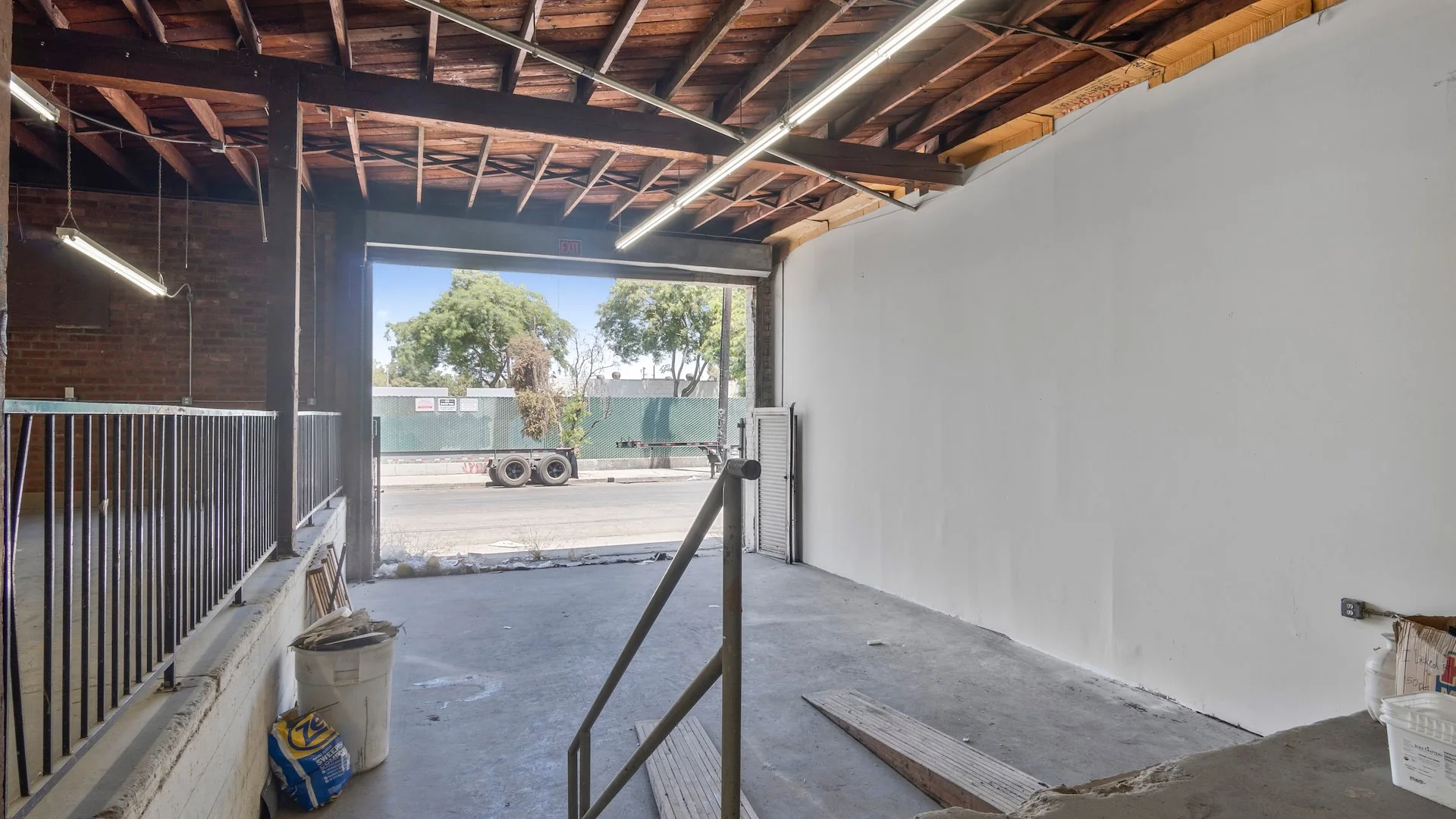 150-154 E 58th Street — Sale in Los Angeles, CA, photo 2 of 5