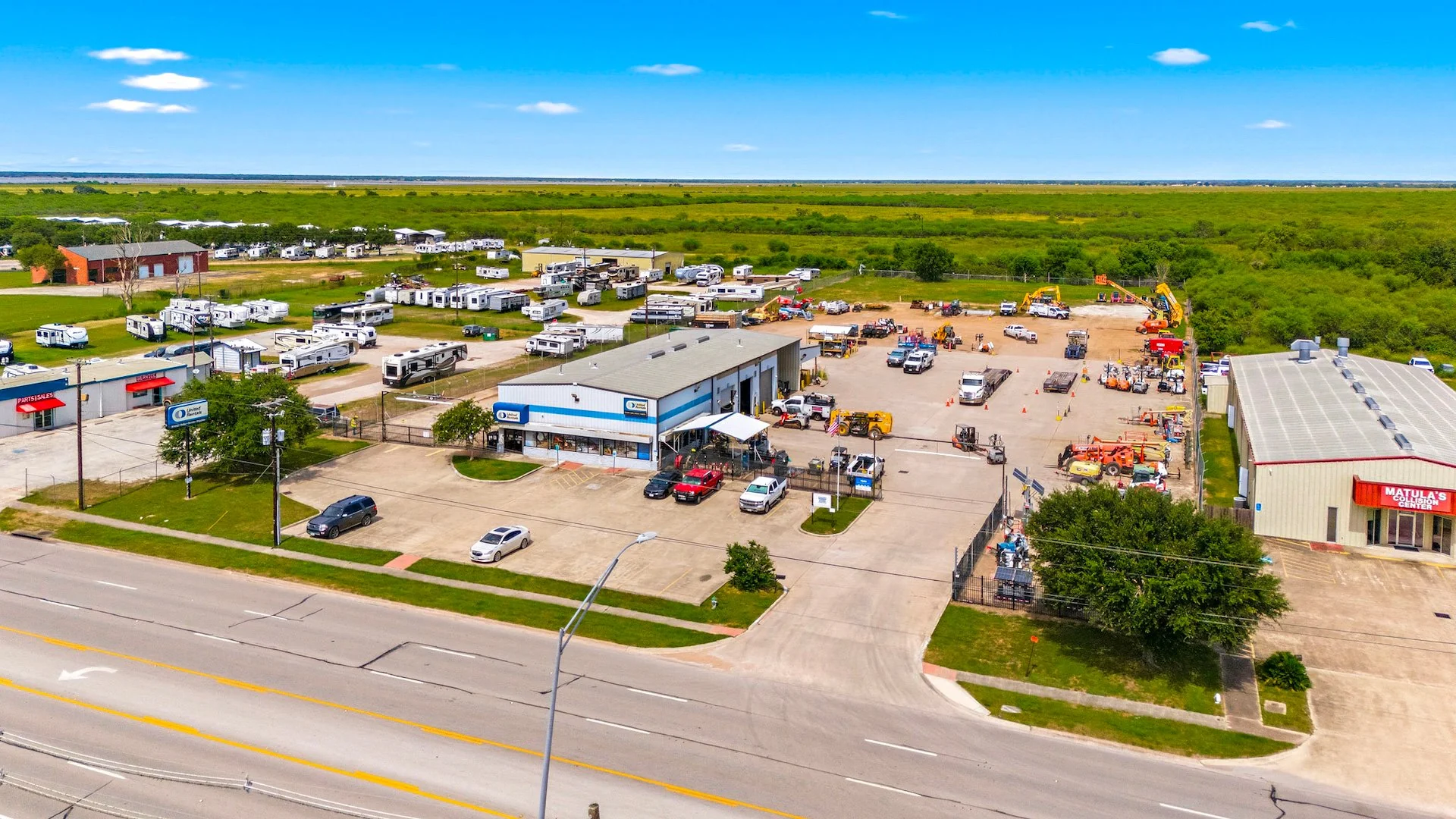 United Rentals — Sale in Victoria, TX, photo 1 of 5