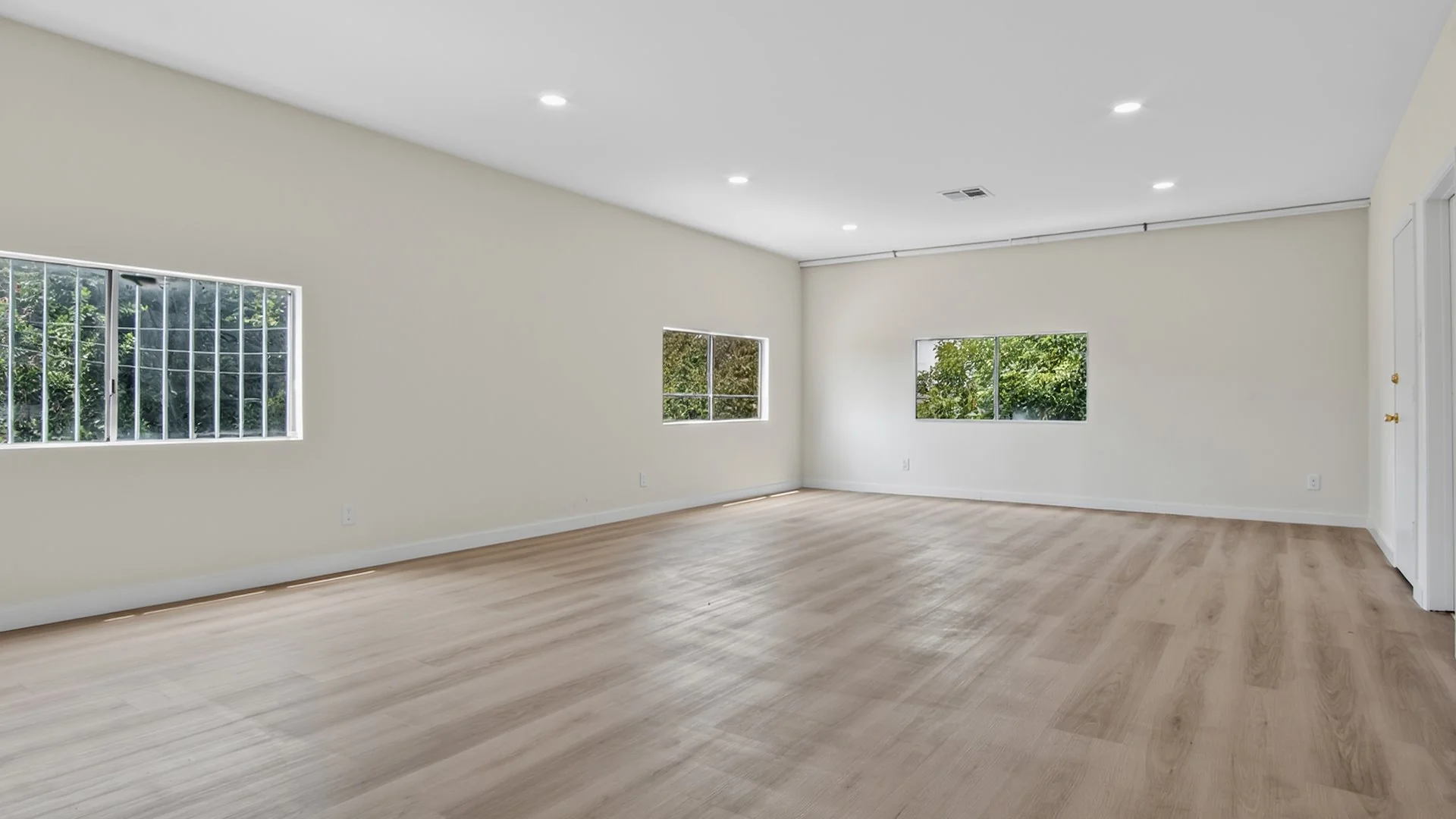 10650-10658 Burbank Blvd & 5558 Cartwright Ave — Sale in Los Angeles, CA, photo 4 of 5