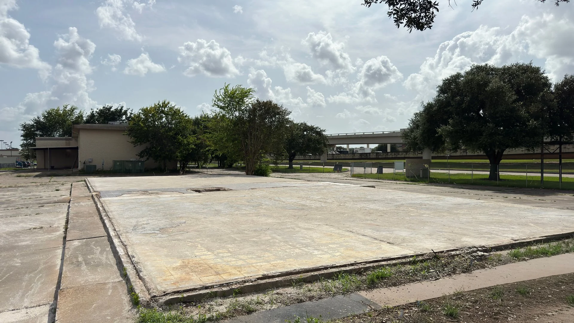 13401 Southwest Fwy — Sale in Sugar Land, TX, photo 2 of 2