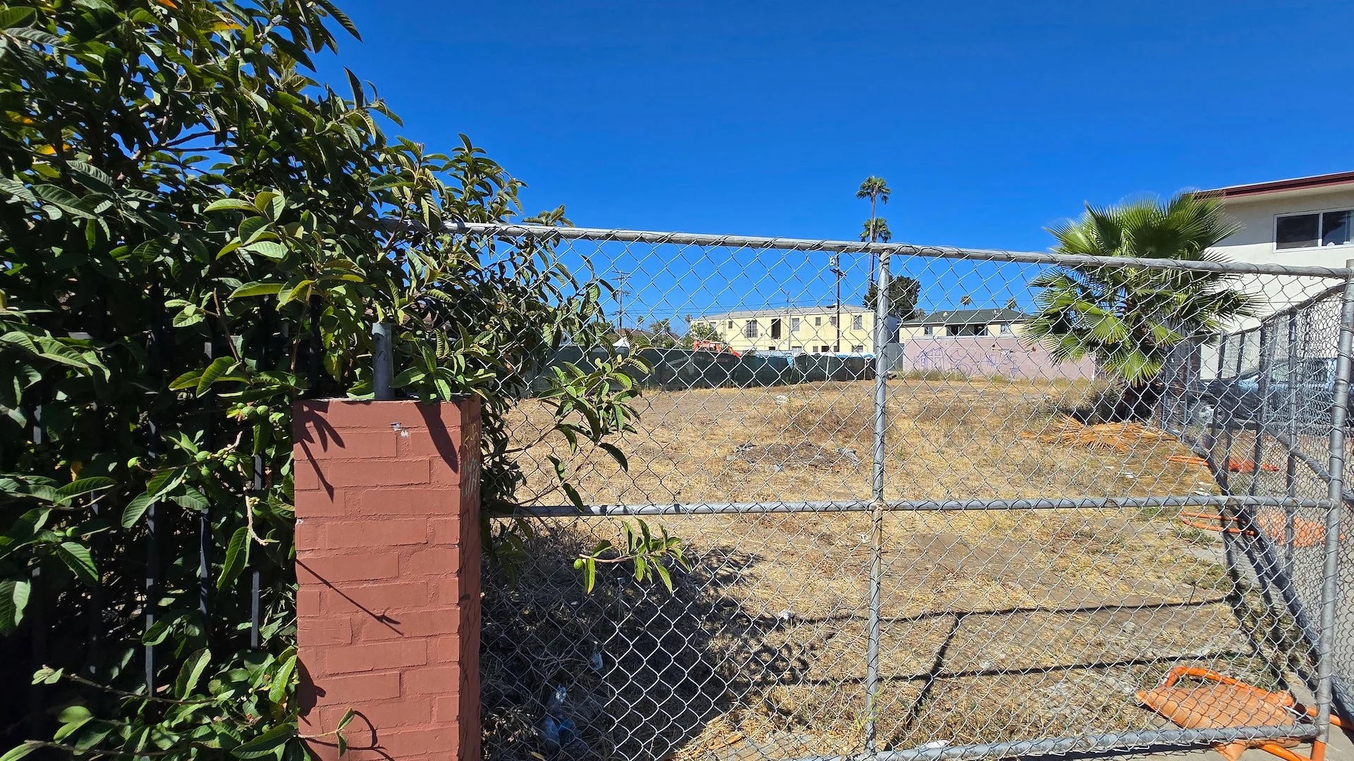 926 N Kingsley Dr — Sale in Los Angeles, CA, photo 2 of 3