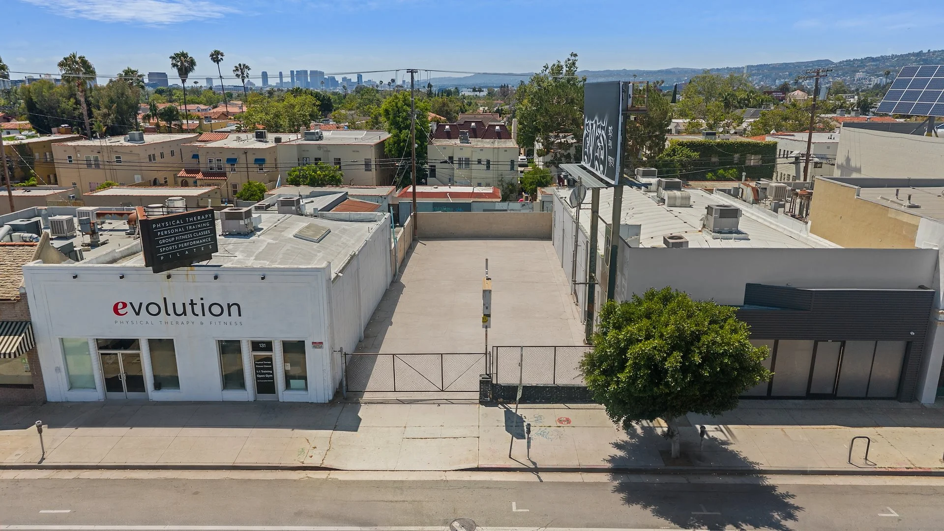 133 N La Brea Ave, Los Angeles, CA 90036 — Sale in Los Angeles, CA, photo 5 of 6