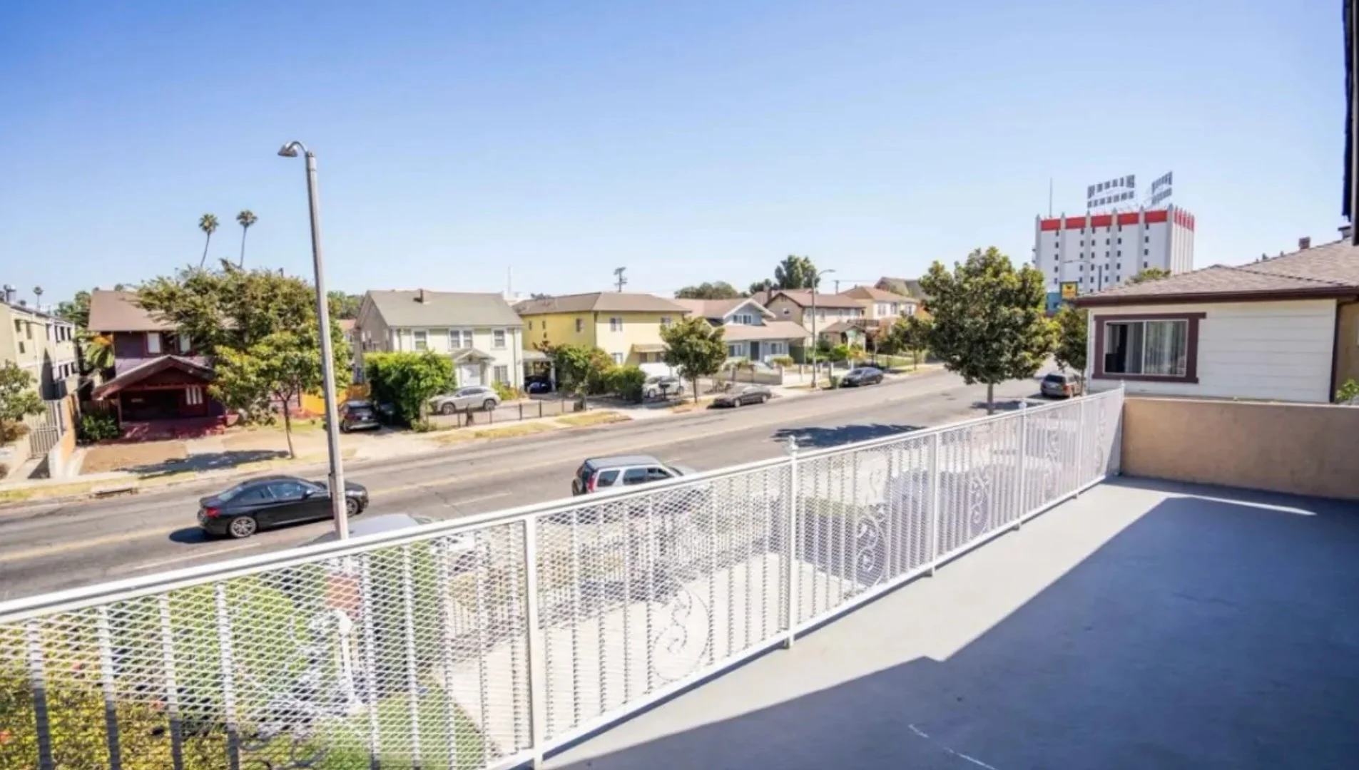 1215 Crenshaw Blvd — Sale in Los Angeles, CA, photo 2 of 5