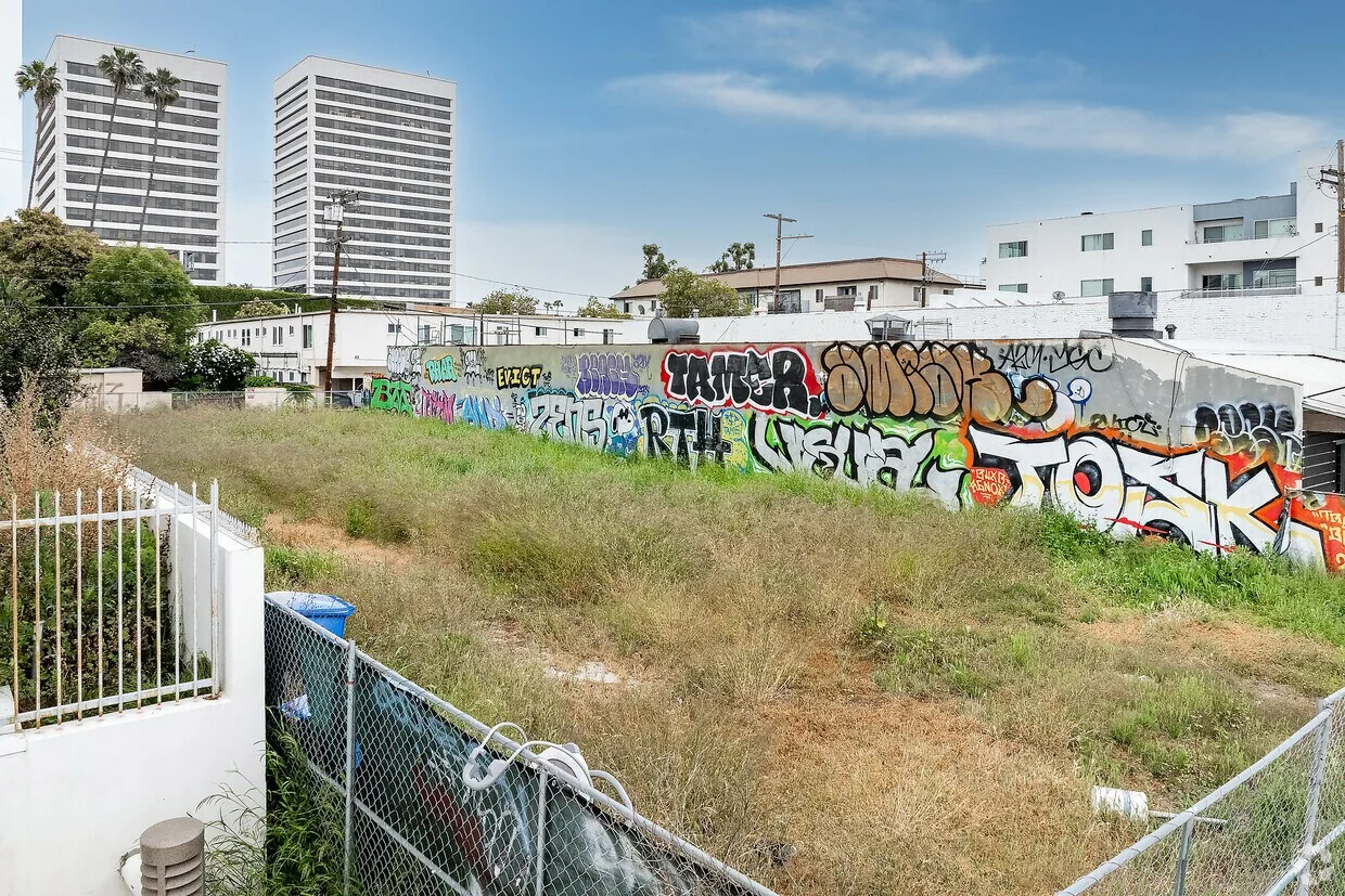 1656 Sawtelle Blvd — Sale in Los Angeles, CA, photo 4 of 4
