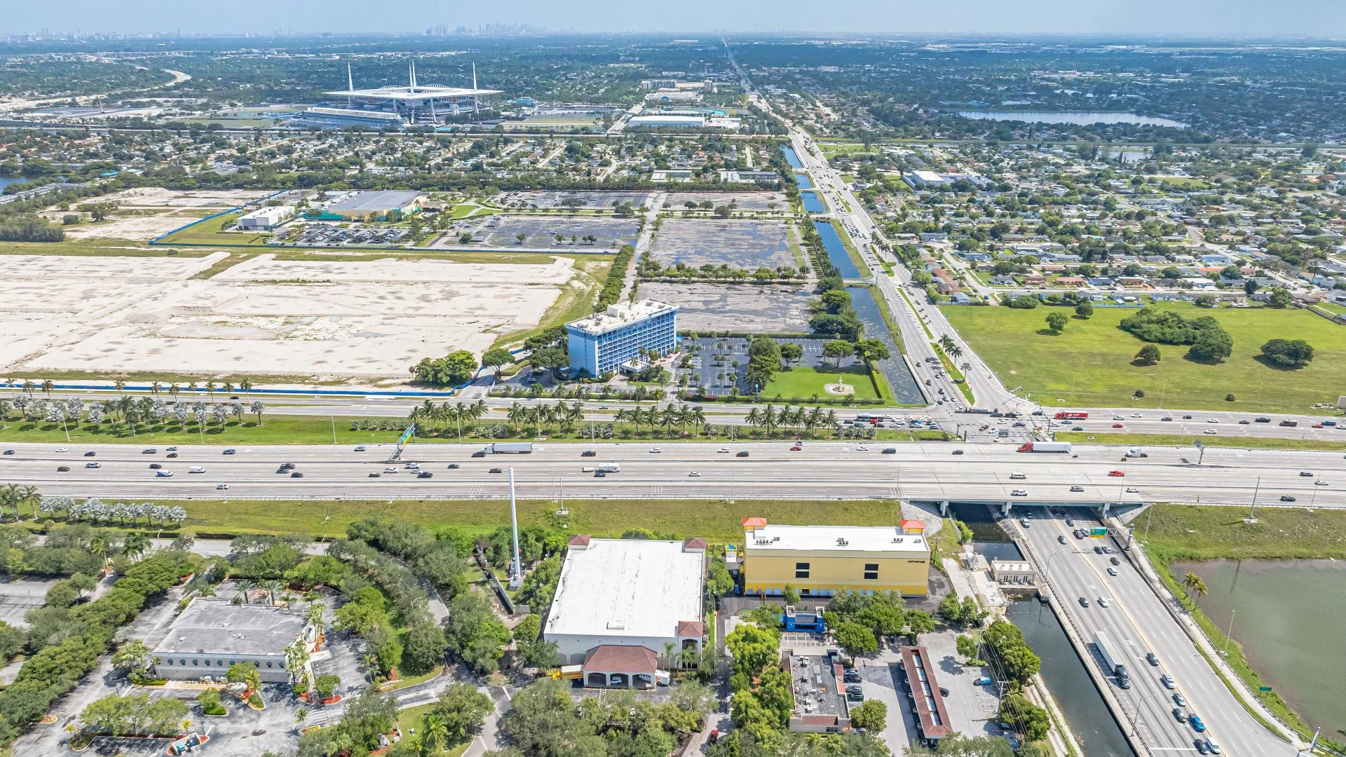 Stadium Hotel, Miami Gardens, FL — Sale in Miami Gardens, FL, photo 1 of 2