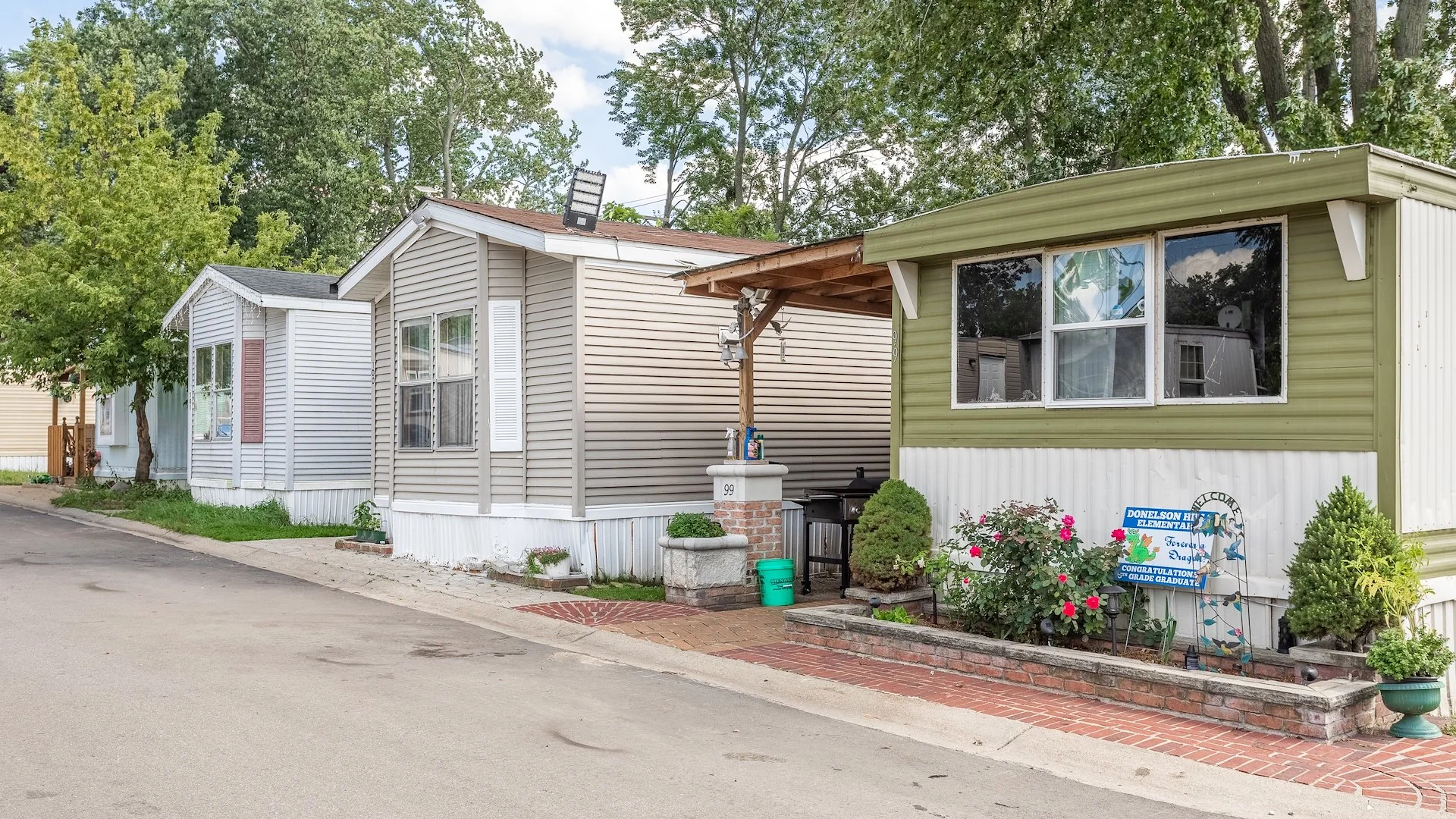 Robbins Mobile Village — Sale in Waterford, MI, photo 1 of 2