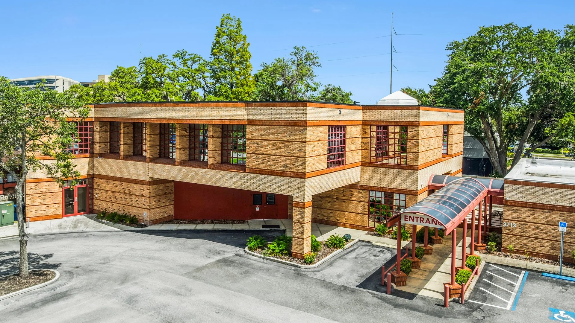 Vacant Medical Office | 8,600-SF on 0.41 Acres | 1… — Sale in Tampa, FL, photo 3 of 5