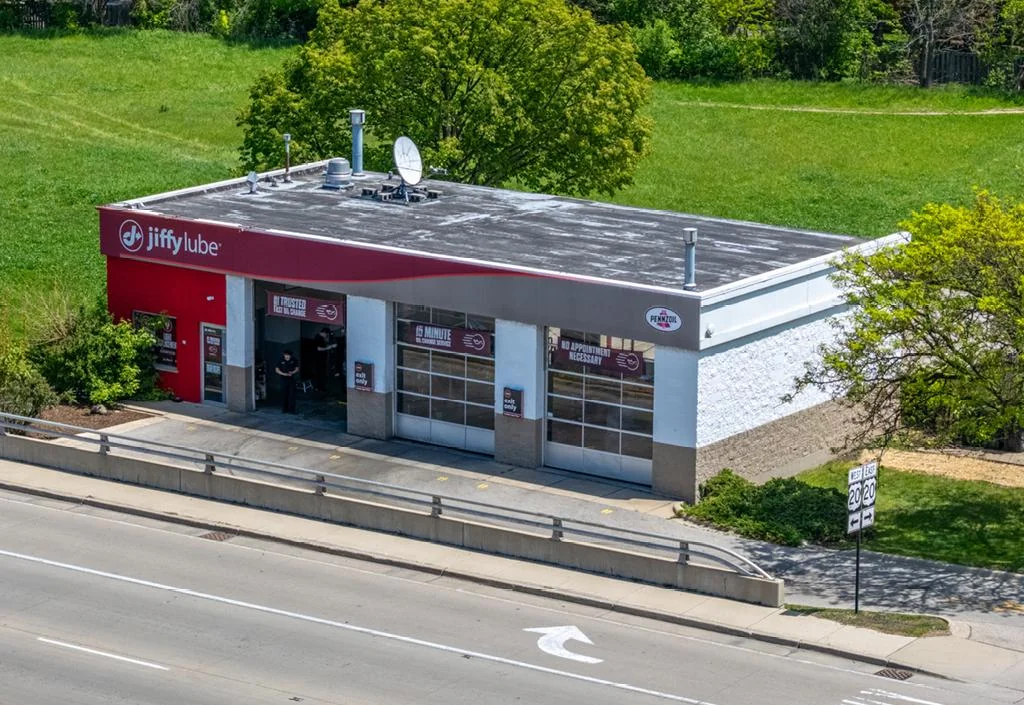 Jiffy Lube | Absolute NNN Lease — Sale in Elgin, IL, photo 1 of 8