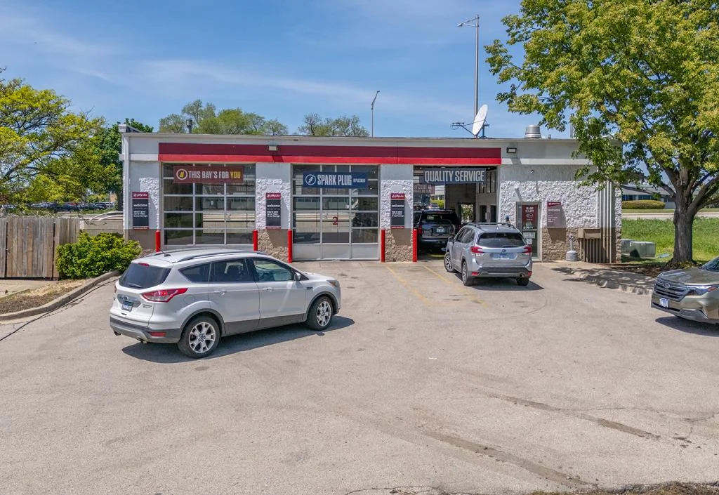 Jiffy Lube | Absolute NNN Lease — Sale in Elgin, IL, photo 2 of 8