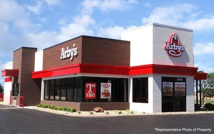 Former Arby's w/Drive-Thru — Sale in Oswego, IL, photo 1 of 4