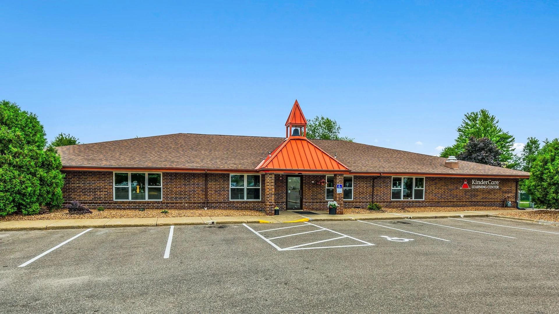 KinderCare | New 10-Year Lease Extension | Absolute… — Sale in Cottage Grove, MN, photo 1 of 3