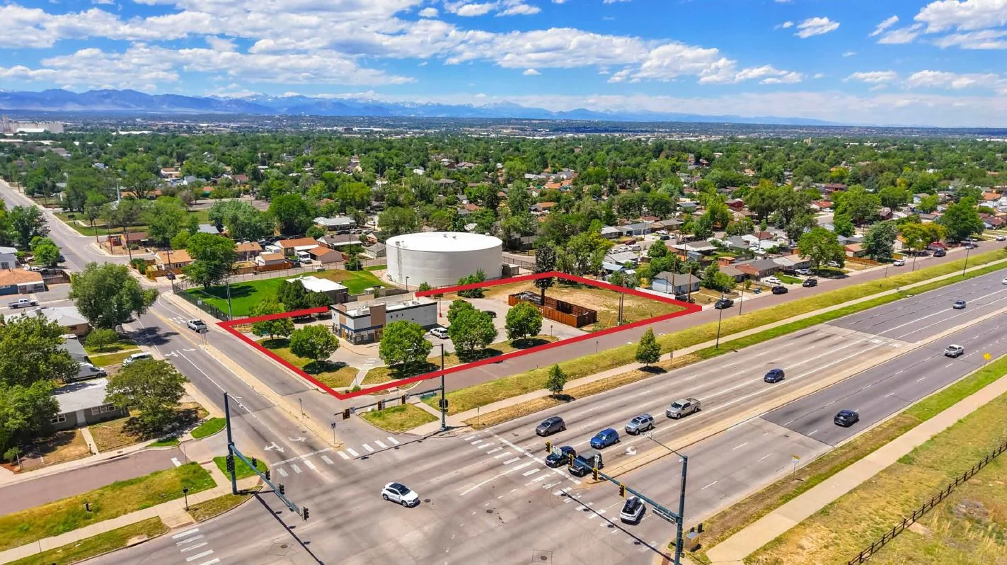 Vacant QSR Building w/ Drive-Thru — Sale in Commerce City, CO, photo 3 of 5