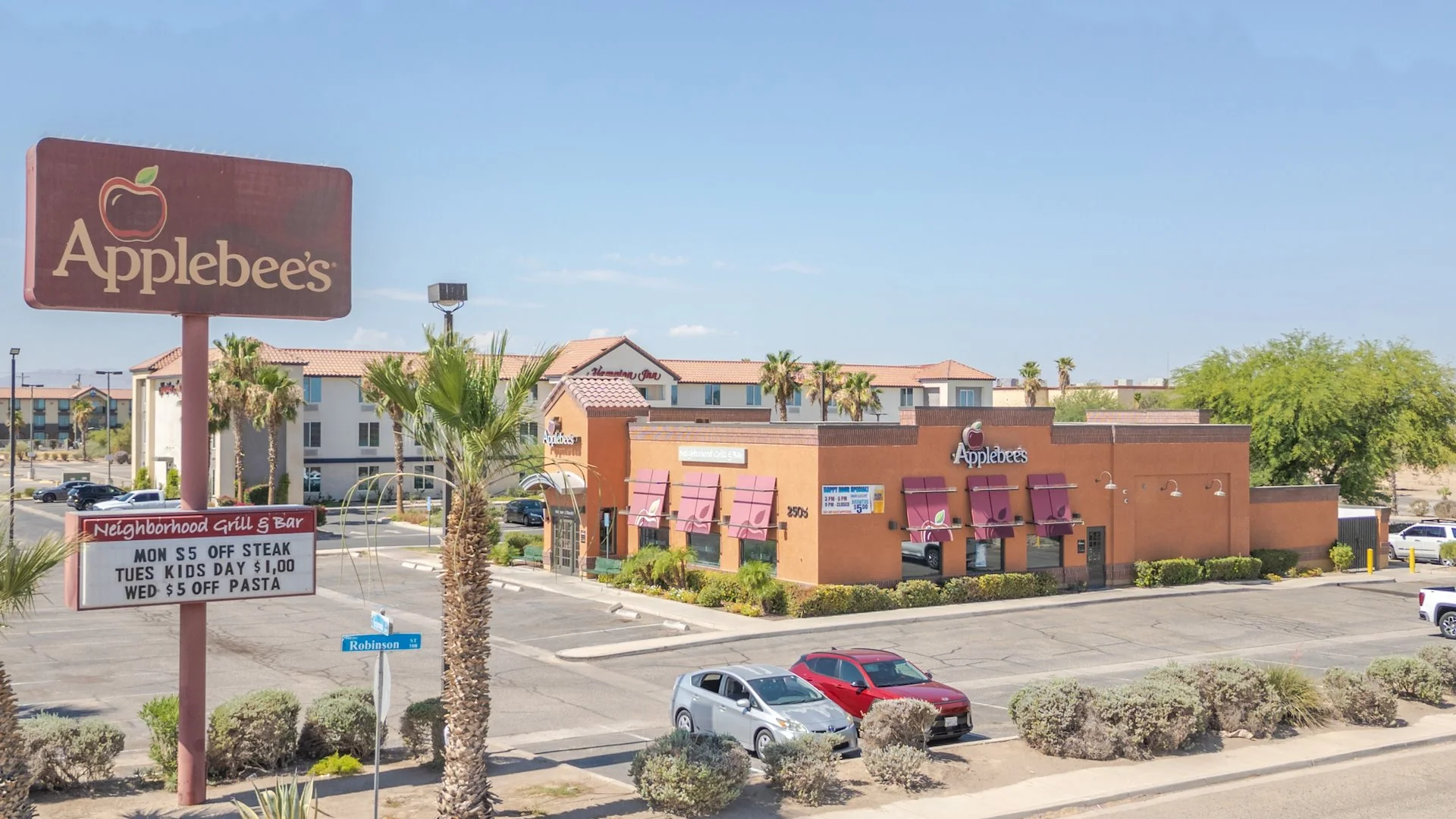 Former Applebee's — Sale in Calexico, CA, photo 1 of 2