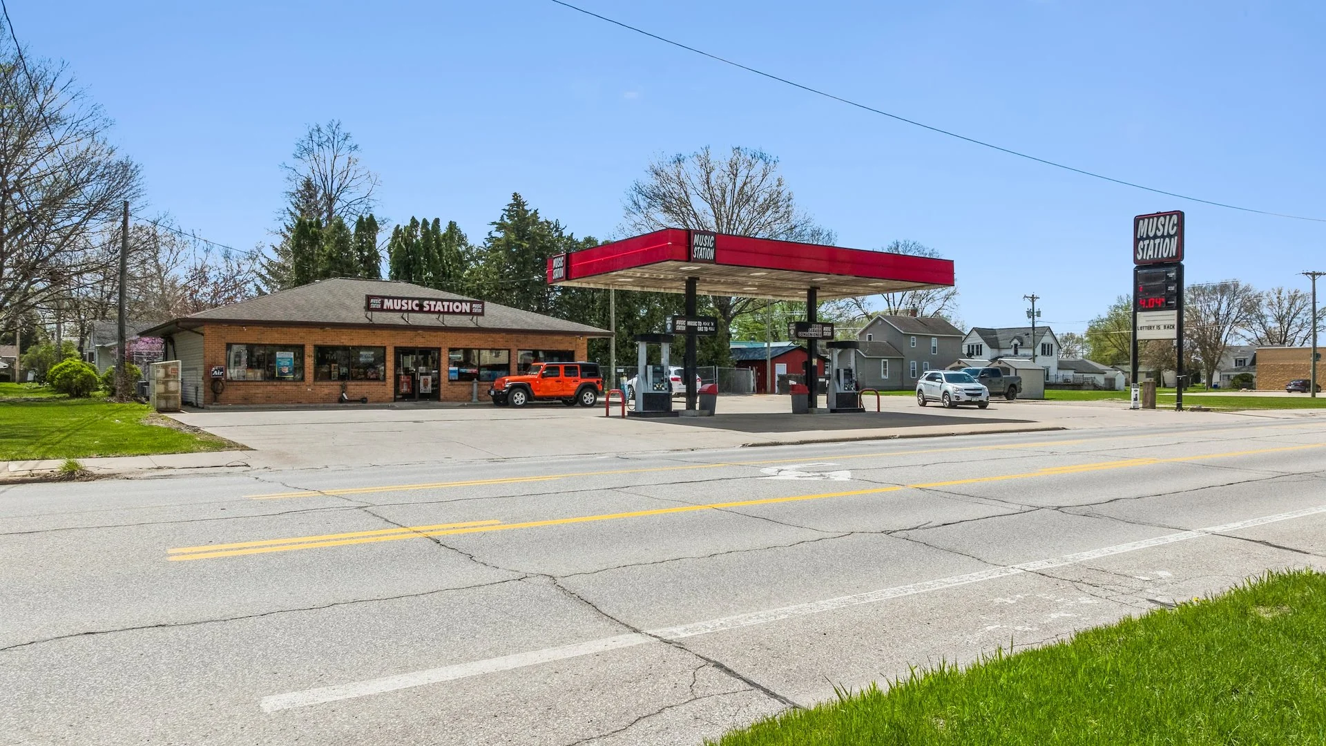 Music Station Gas Station — Sale in Independence, IA, photo 2 of 3