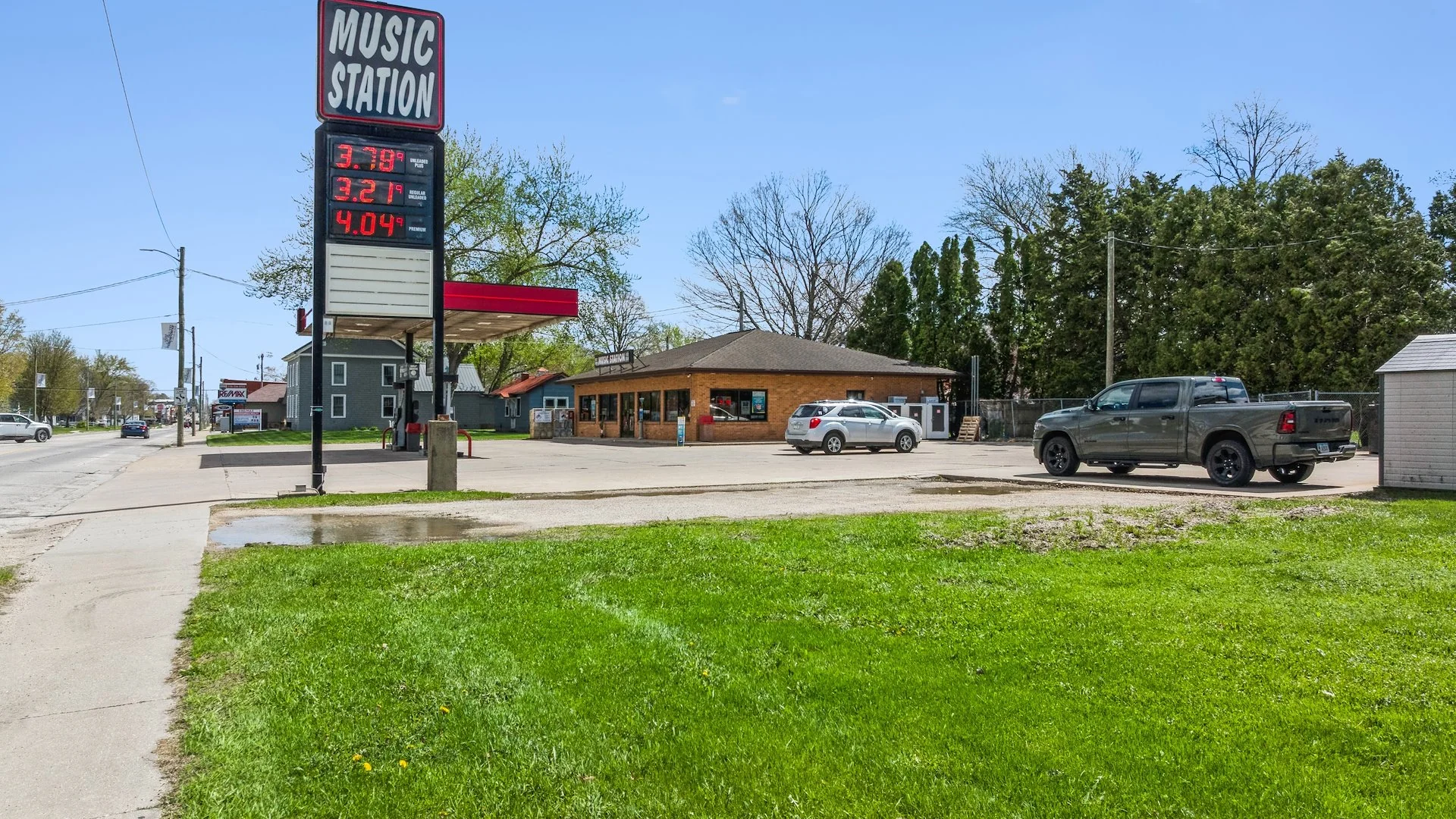 Music Station Gas Station — Sale in Independence, IA, photo 3 of 3