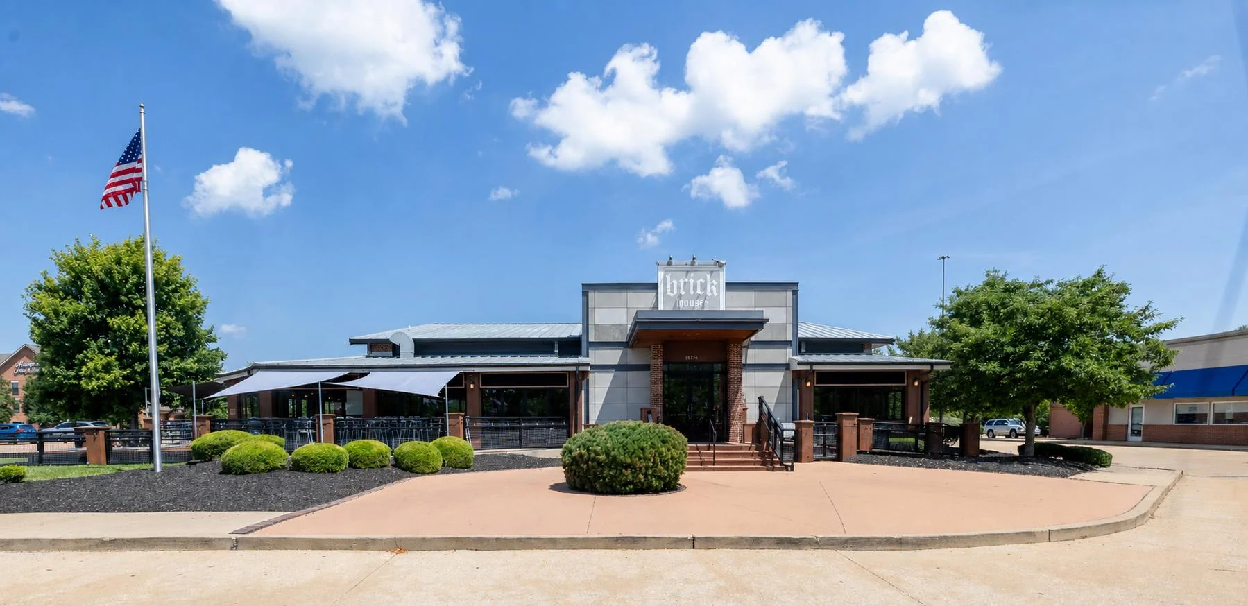Brick House Tavern + Tap — Sale in Chesterfield, MO, photo 1 of 7
