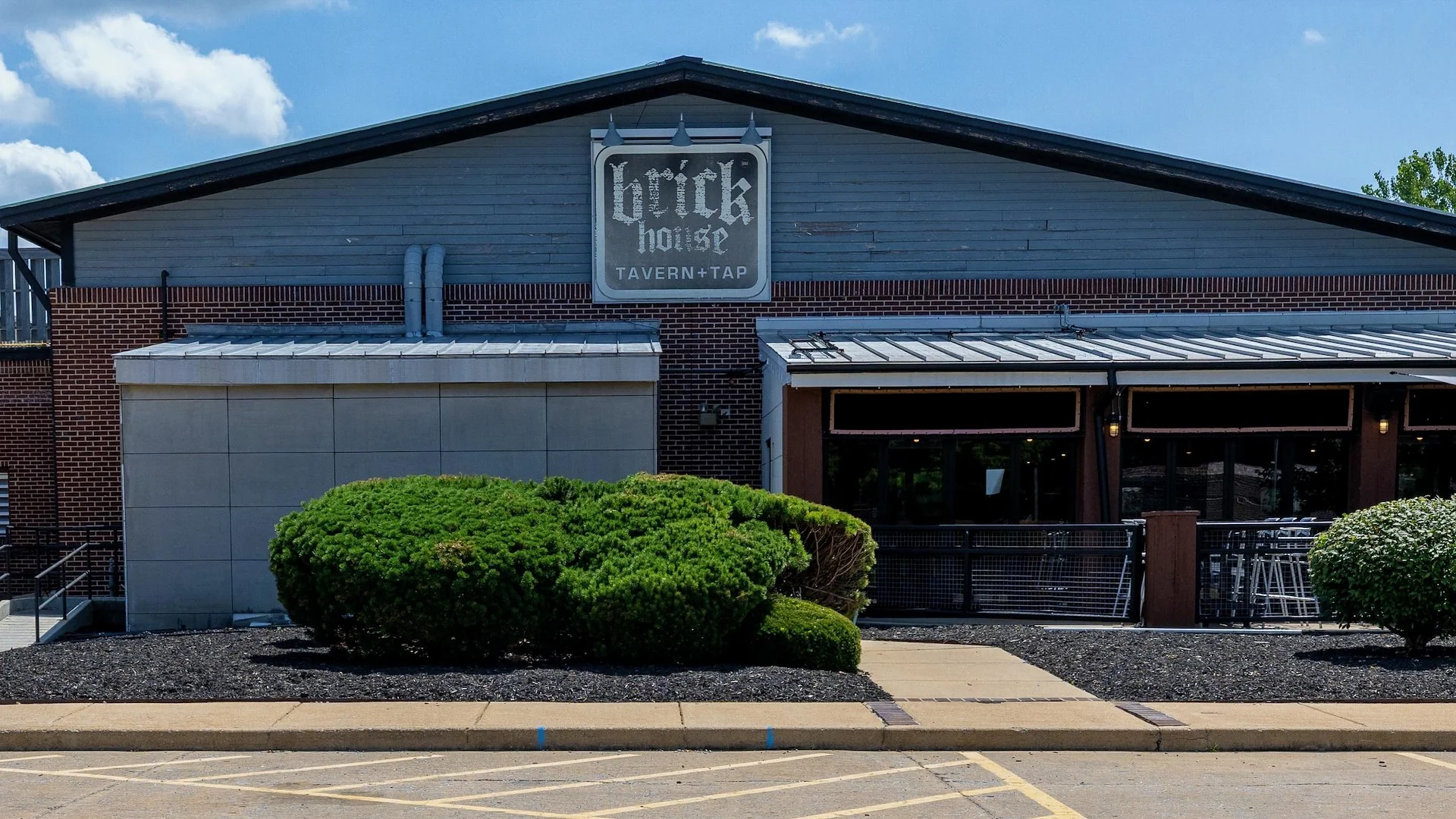 Brick House Tavern + Tap — Sale in Chesterfield, MO, photo 2 of 7