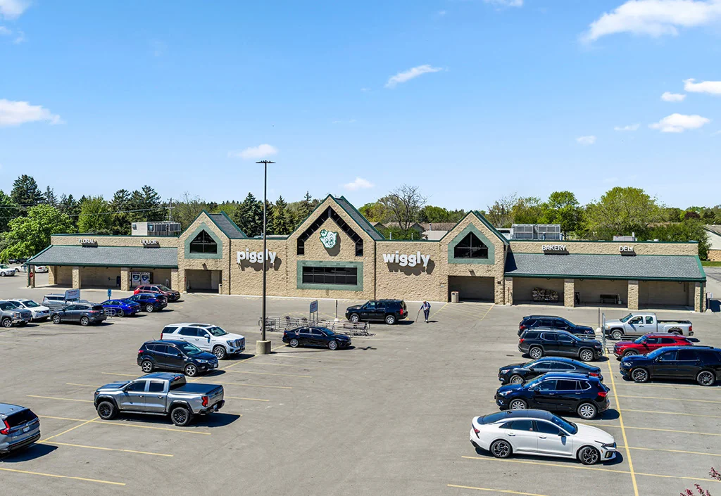 Piggly Wiggly (Grocer) NNN | Strong Reported Sales — Sale in Mount Pleasant, WI, photo 1 of 8