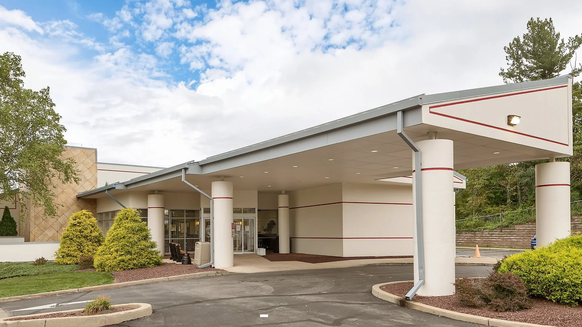 Fresenius Kidney Care (NNN) — Sale in Beaver Falls, PA, photo 1 of 2