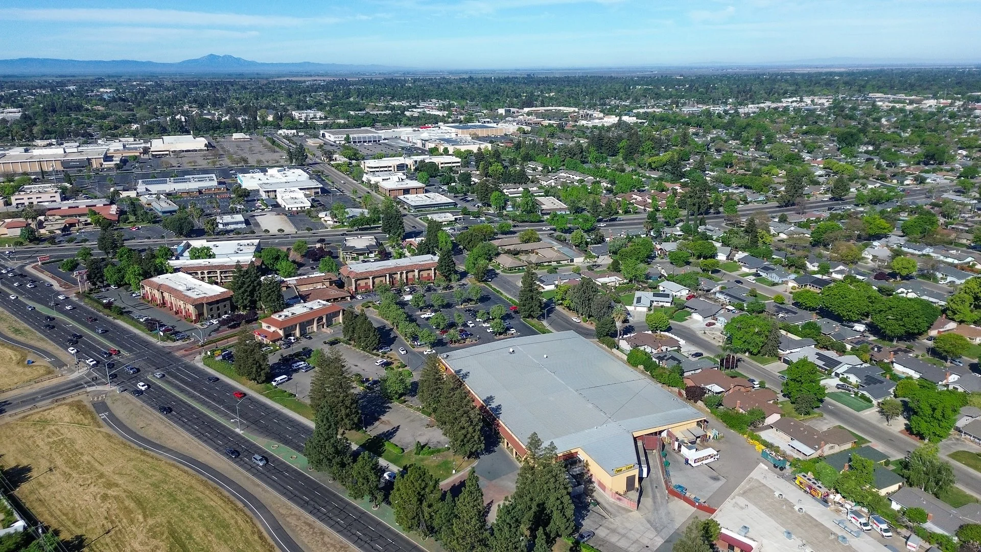 Food 4 Less | New 10-Year Lease Commitment | $1.1M… — Sale in Stockton, CA, photo 3 of 4