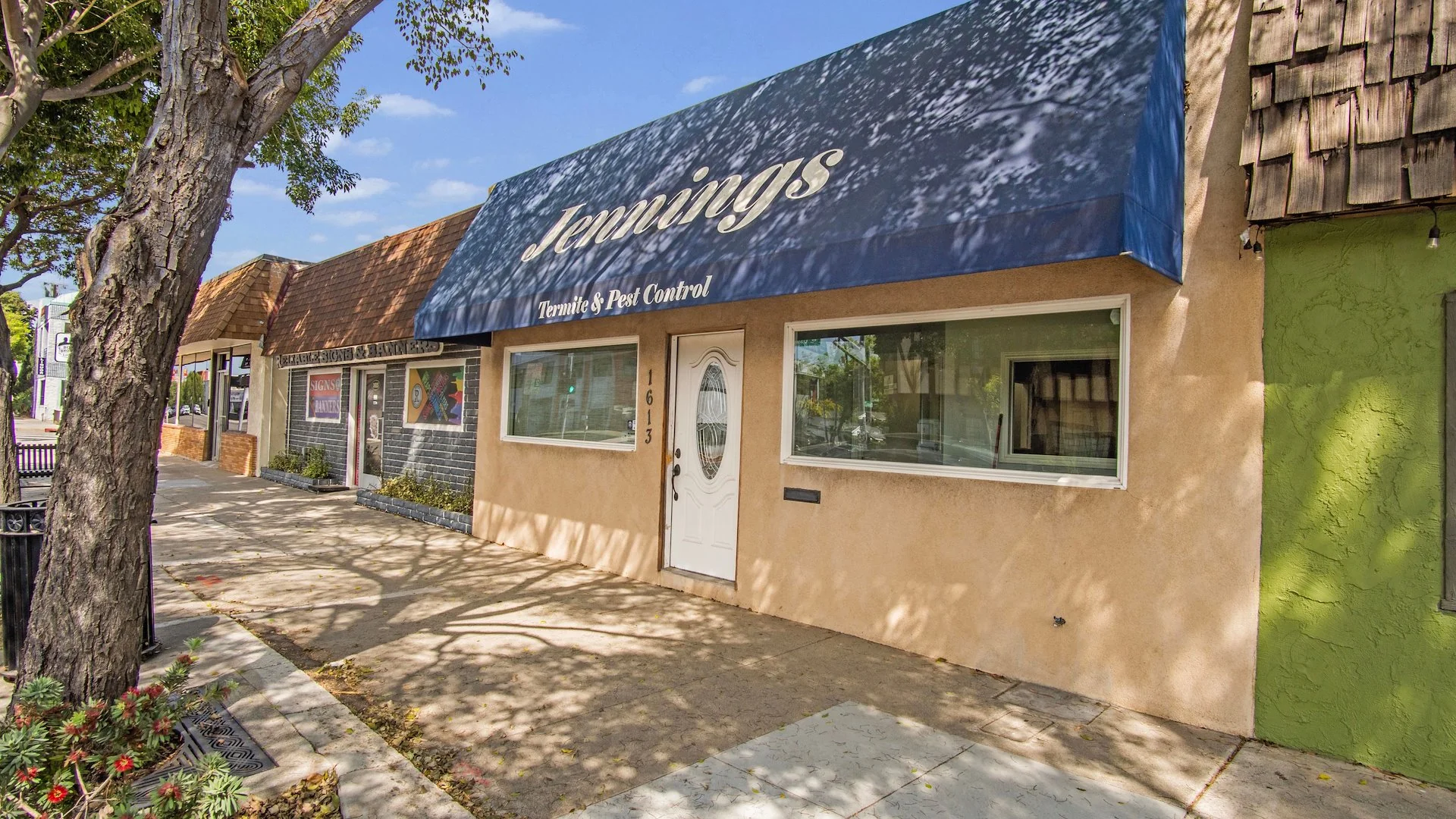 1613 W Burbank Blvd — Sale in Burbank, CA, photo 1 of 4