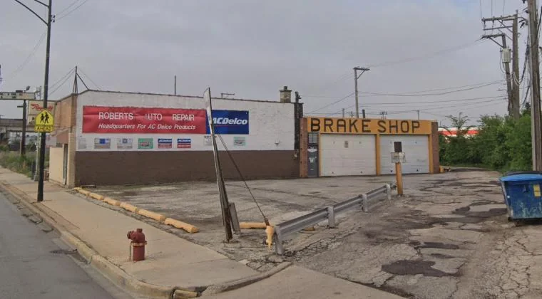 Robert's Auto — Sale in Chicago, IL, photo 1 of 2