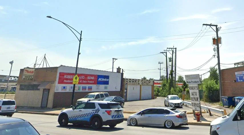Robert's Auto — Sale in Chicago, IL, photo 2 of 2