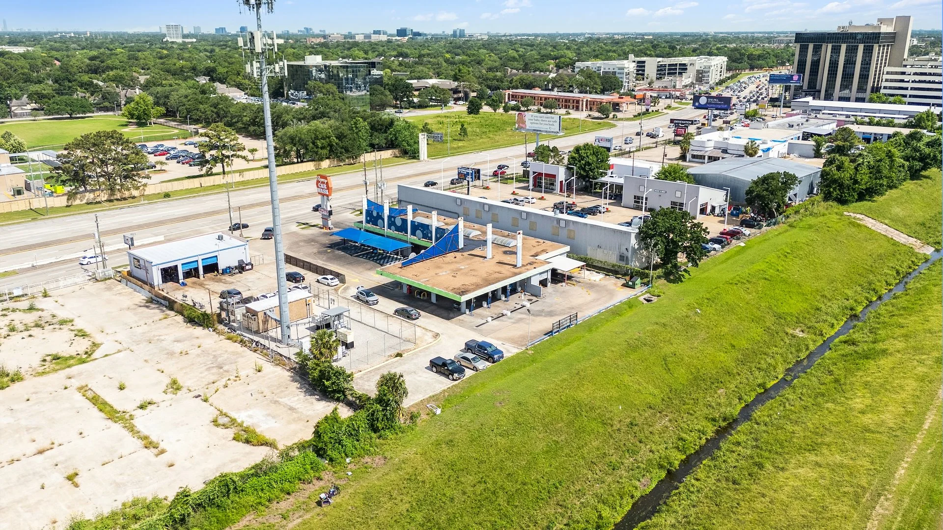 Regency Car Wash | Houston, TX | 76,000+ VPD | $125k+… — Sale in Houston, TX, photo 2 of 8