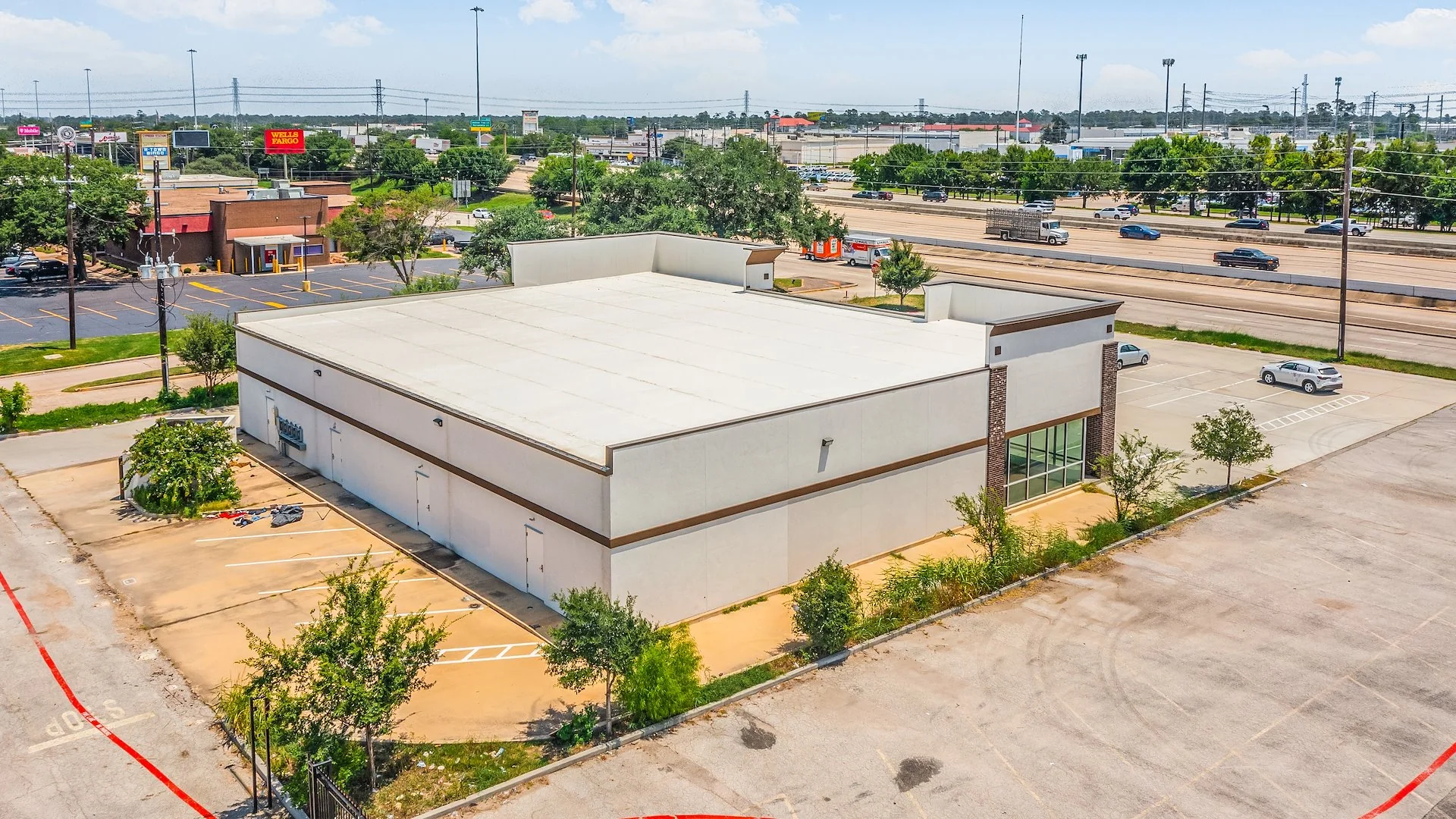 North Freeway Retail Center — Sale in Houston, TX, photo 2 of 5