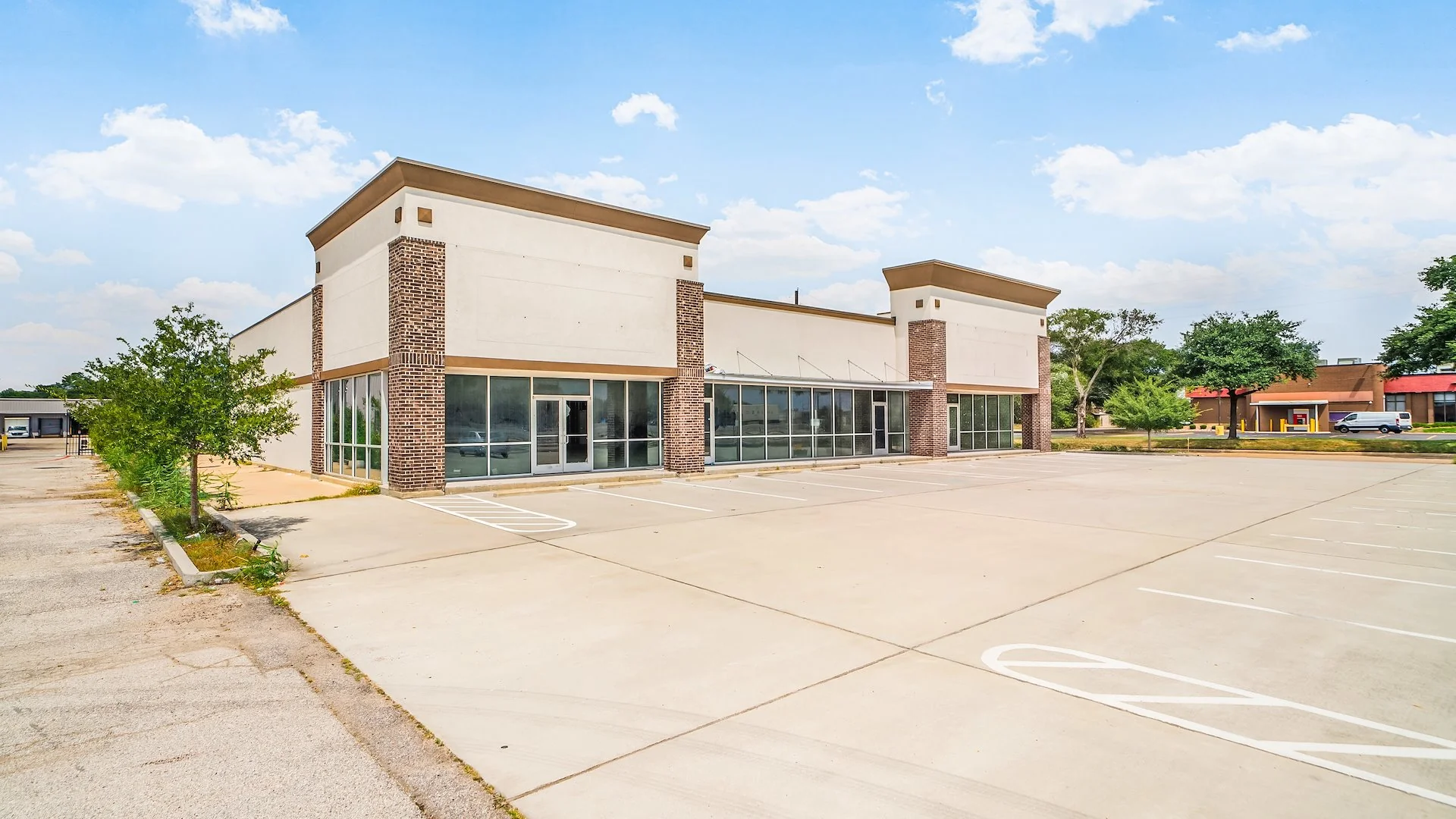 North Freeway Retail Center — Sale in Houston, TX, photo 5 of 5