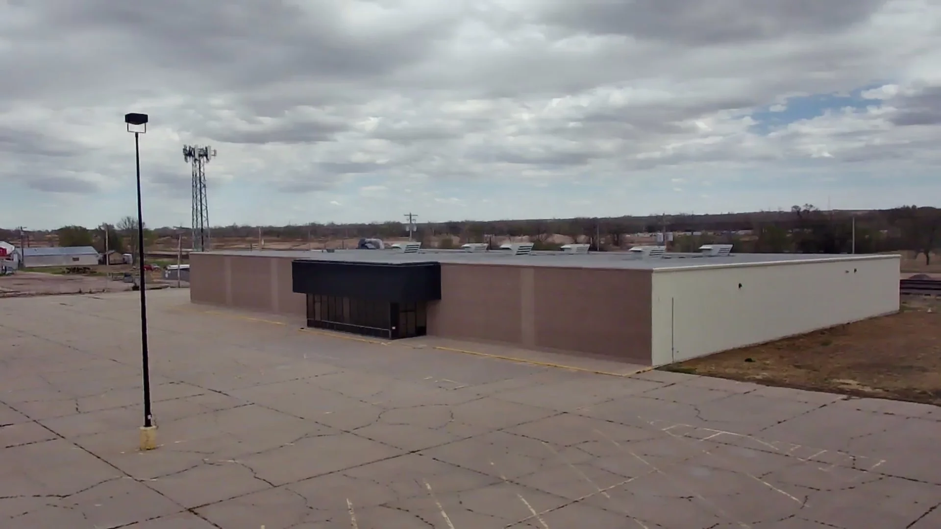 Vacant Single-Tenant Commercial Building — Sale in Ogallala, NE, photo 2 of 2